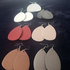 Set of 7 pairs of earrings